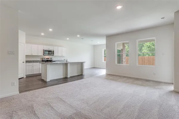 $2,350 | 41 Glen Crossings Road, Fort Worth, TX 76134