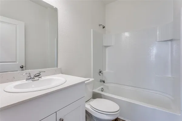 $2,350 | 41 Glen Crossings Road, Fort Worth, TX 76134