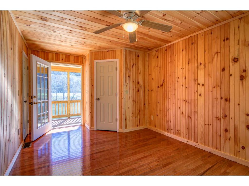11350 Mendota Road Abingdon, VA 24210 - Photo 13 of 25 Master Bedroom Main Level