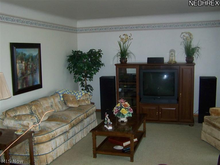 2945 West Pleasant Valley Road Parma, OH 44134 - Photo 3 of 8 Gallery Image 3