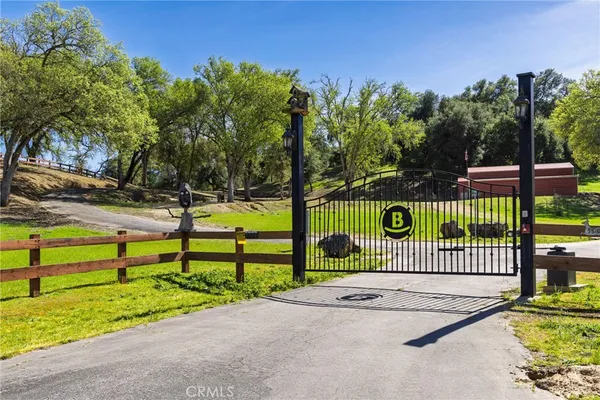 $1,049,000 | 5550 Las Tablas Bay Drive, Paso Robles, CA 93446