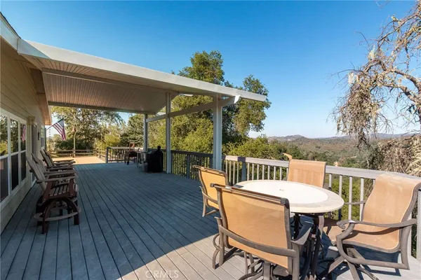 $1,049,000 | 5550 Las Tablas Bay Drive, Paso Robles, CA 93446