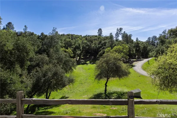 $1,049,000 | 5550 Las Tablas Bay Drive, Paso Robles, CA 93446