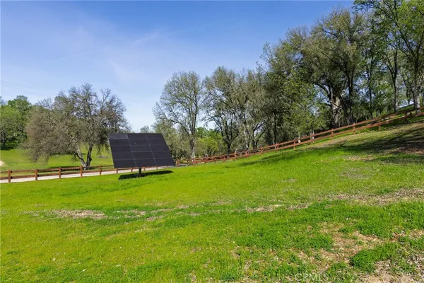 $1,049,000 | 5550 Las Tablas Bay Drive, Paso Robles, CA 93446