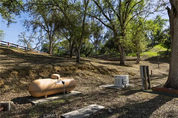 $1,049,000 | 5550 Las Tablas Bay Drive, Paso Robles, CA 93446