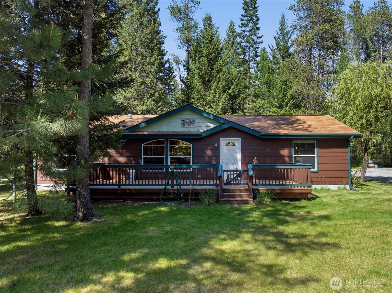 1142 Driskill Road Newport, WA 99156 - Photo 2 of 40 a front view of a house with garden