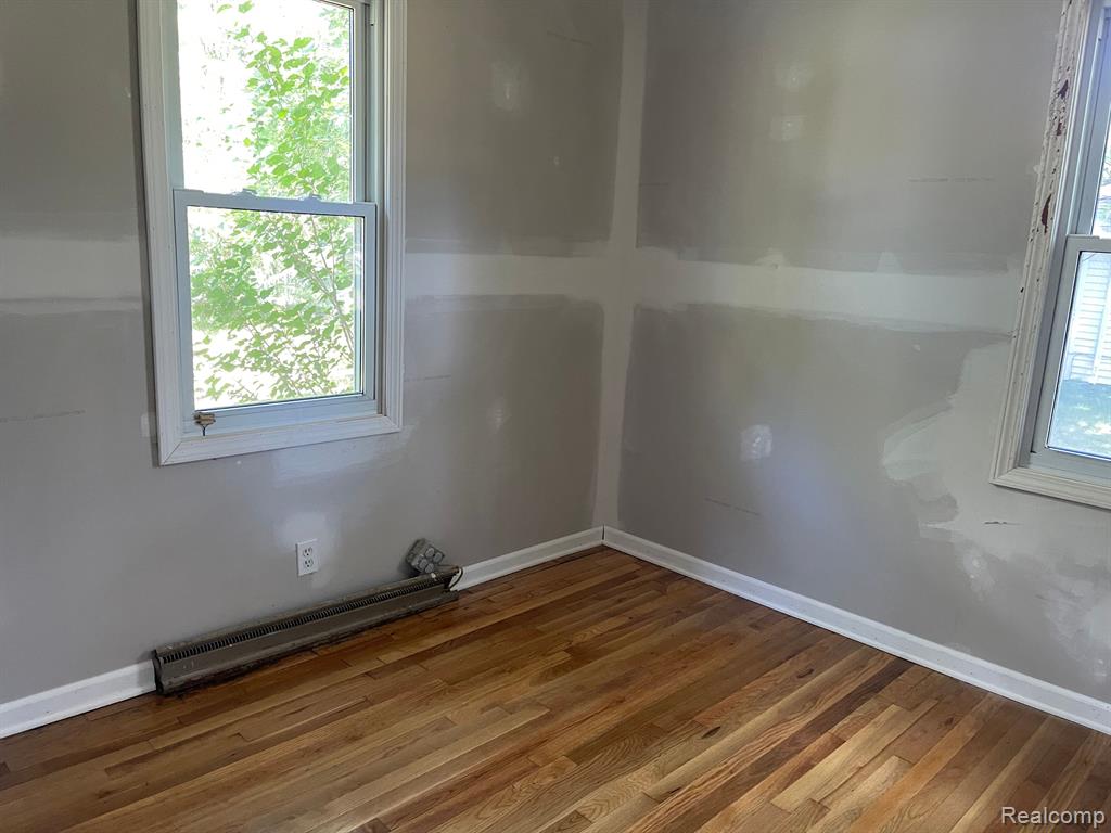 4438 South Center Road Burton, MI 48519 - Photo 8 of 10