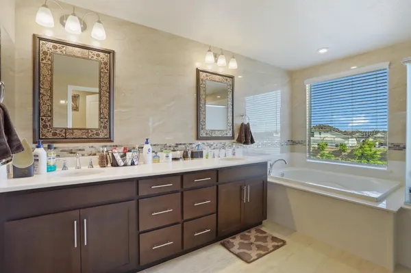 $899,000 | 2925 Fuchsia Drive, Lodi, CA 95242
