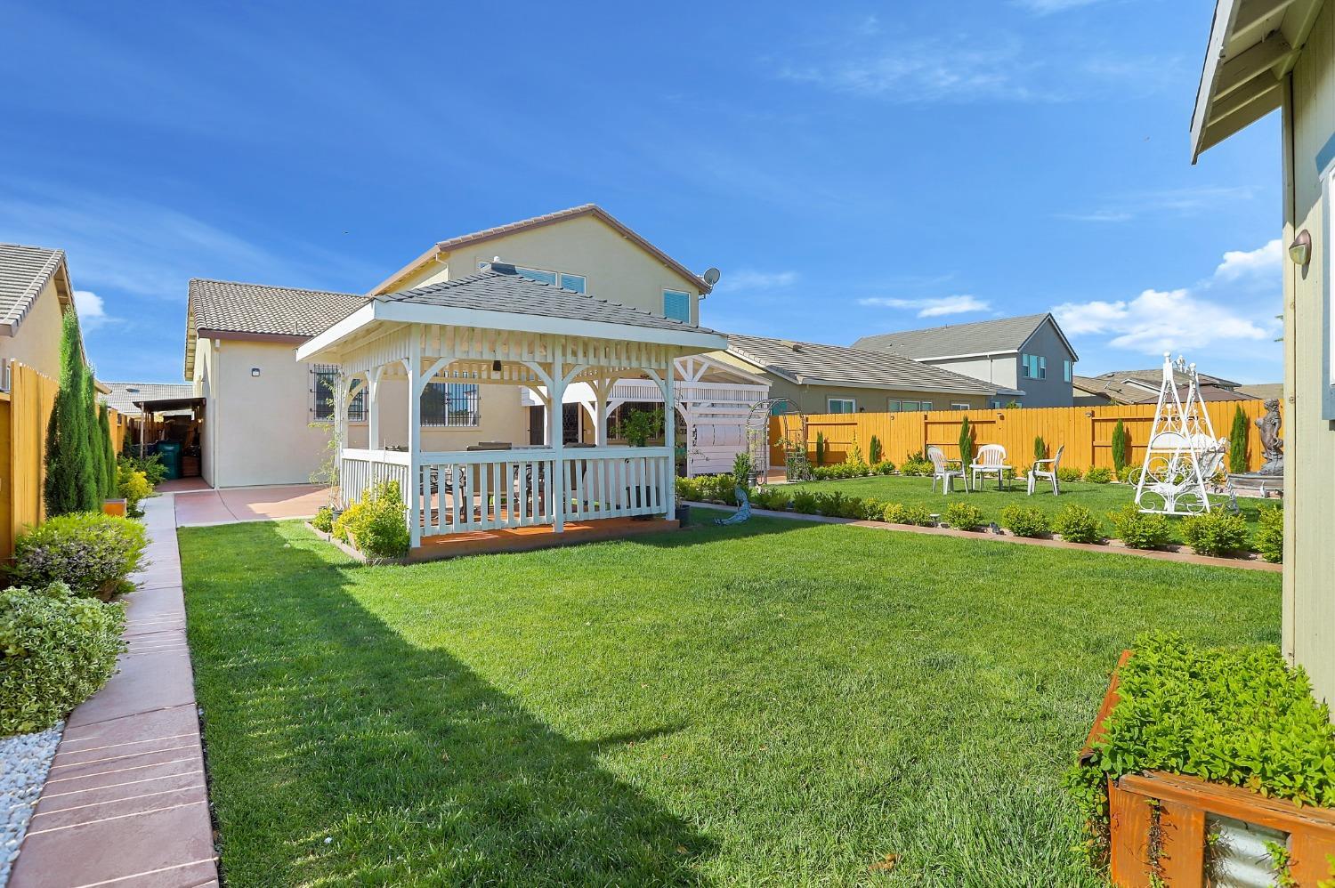 2925 Fuchsia Drive Lodi, CA 95242 - Photo 38 of 44 a view of a house with a yard
