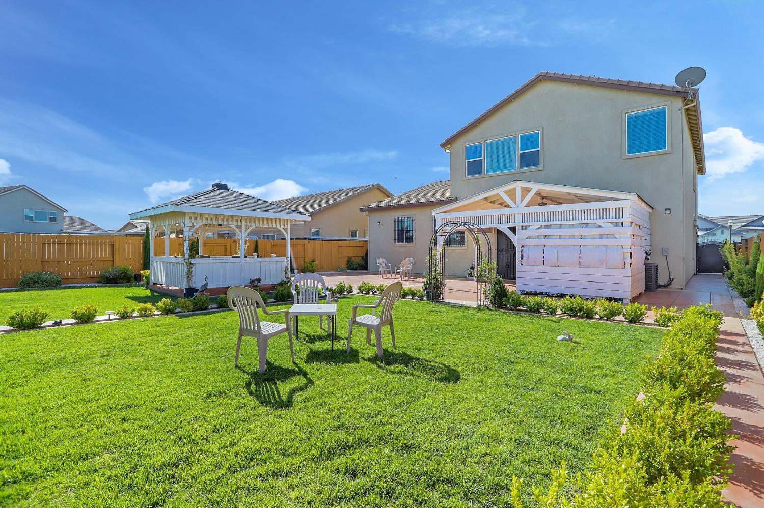2925 Fuchsia Drive Lodi, CA 95242 - Photo 41 of 44 a front view of a house with garden