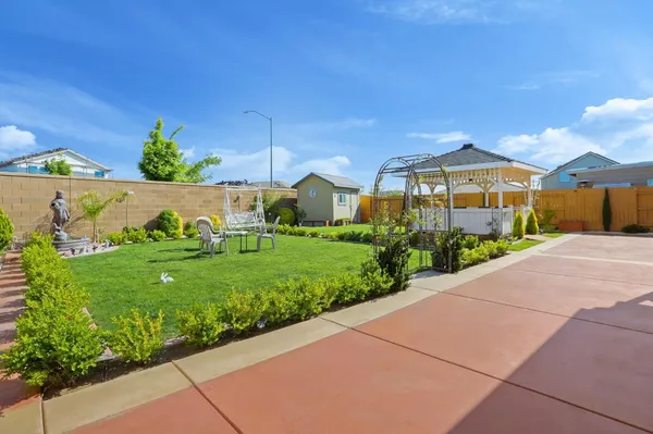$899,000 | 2925 Fuchsia Drive, Lodi, CA 95242