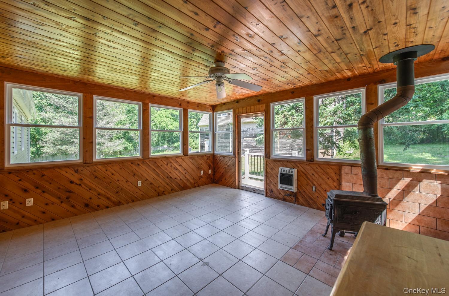 676-678 Oak Summit Road Millbrook, NY 12545 - Photo 12 of 38 Great additional living space