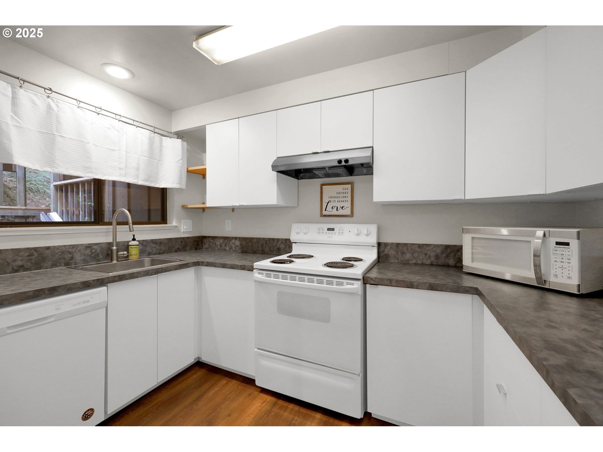 143 Treehill Loop Eugene, OR 97405 - Photo 15 of 48