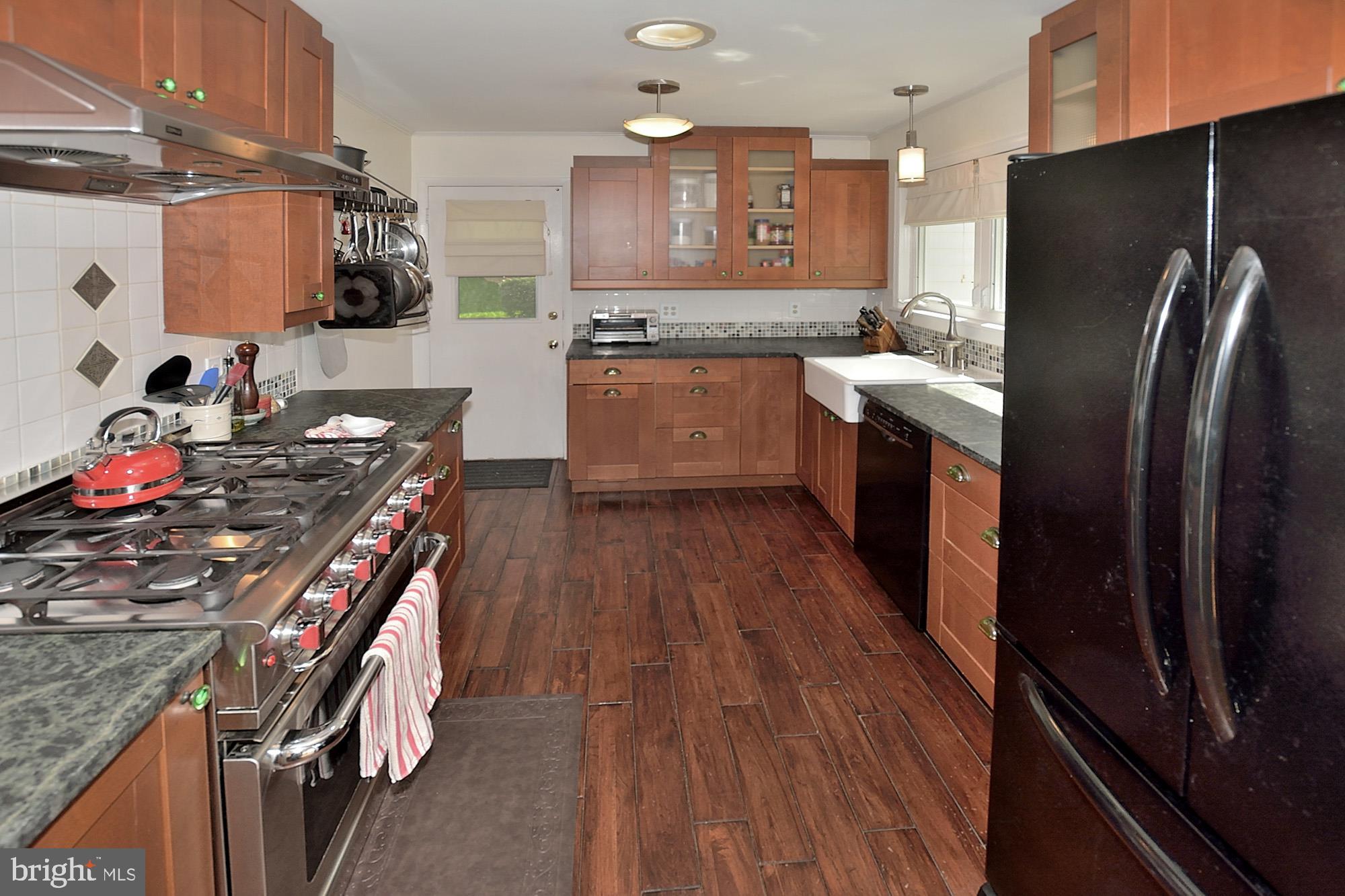 8303 Brixton Street Springfield, VA 22152 - Photo 11 of 29 Chef's Kitchen, Soapstone Counters, GREAT Range
