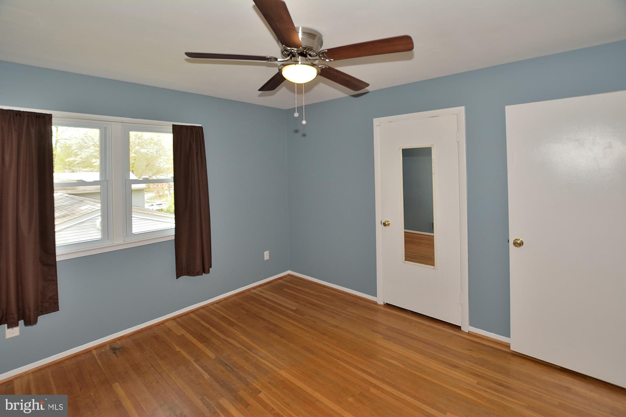 8303 Brixton Street Springfield, VA 22152 - Photo 14 of 29 5 BR - 4 upper Level, hardwood floors, 1 BR LL