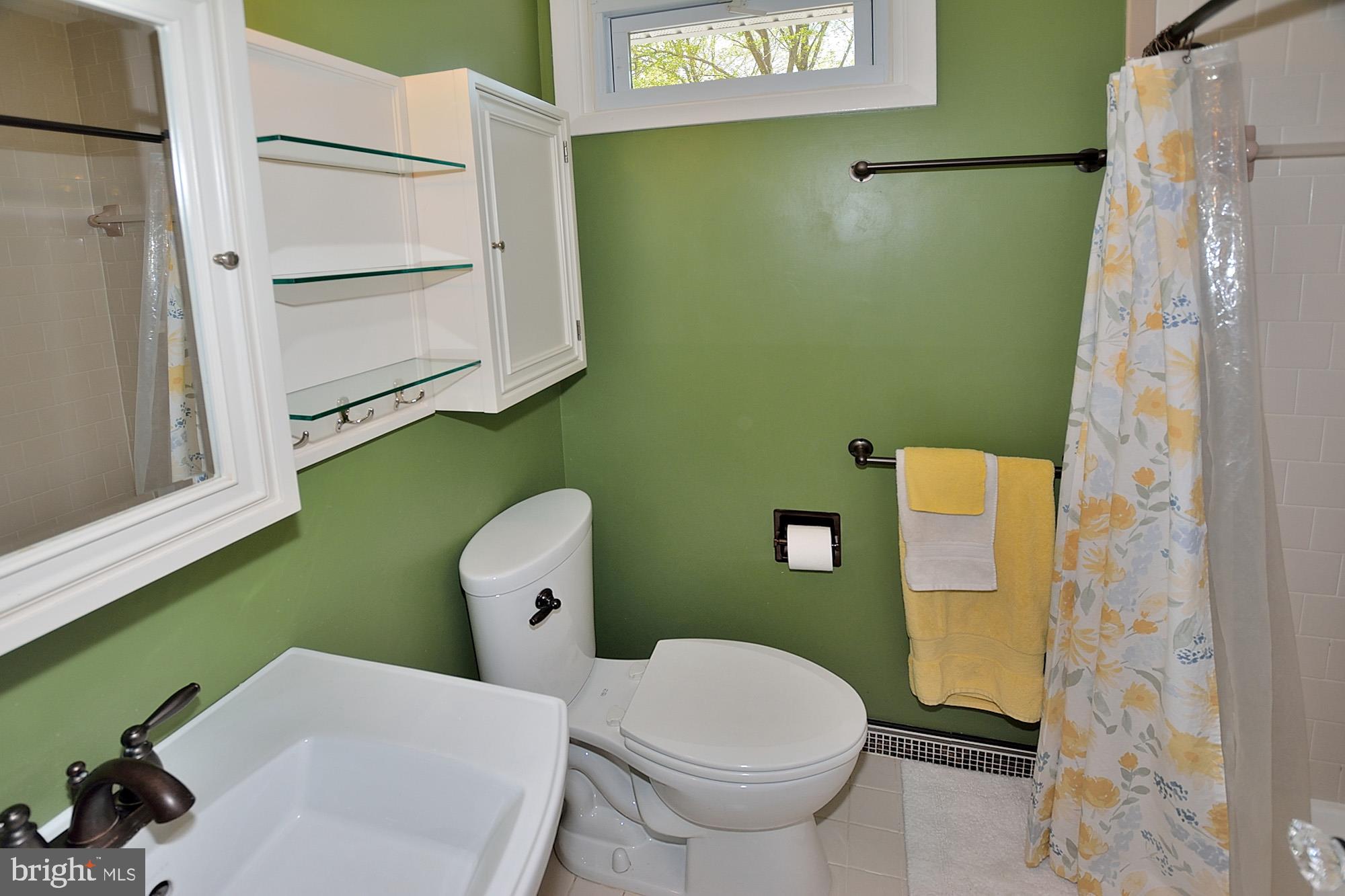 8303 Brixton Street Springfield, VA 22152 - Photo 18 of 29 2 Full Bath Upper Level