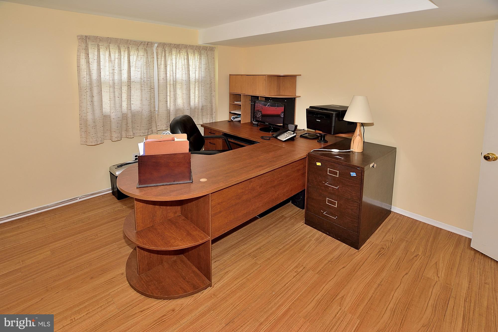 8303 Brixton Street Springfield, VA 22152 - Photo 22 of 29 5 BR - 4~UL, hardwood floors, 1 BR/office LL