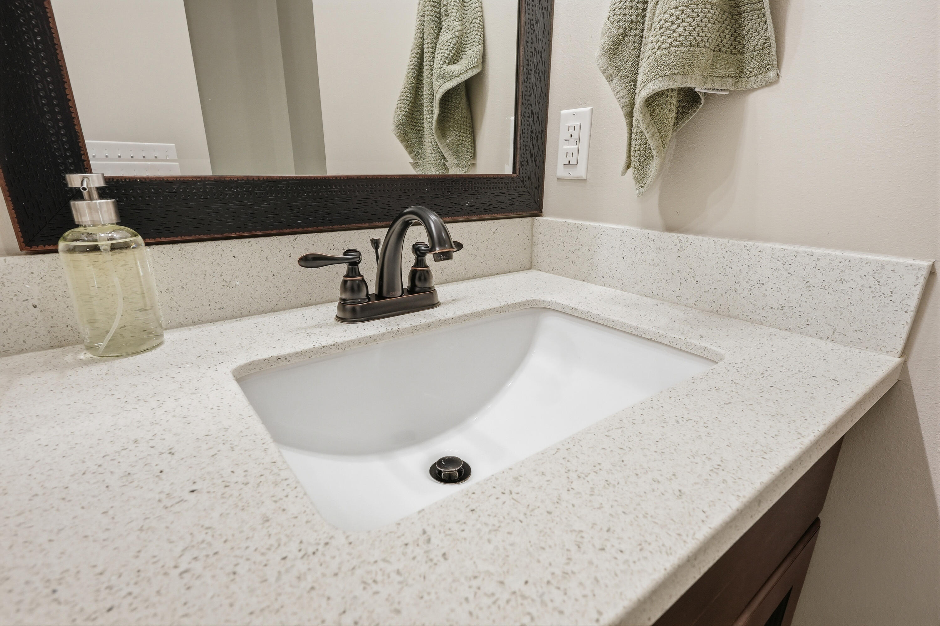 5463 Monterrey Road Crestview, FL 32539 - Photo 40 of 71 5463 monterrey rd interiors-29