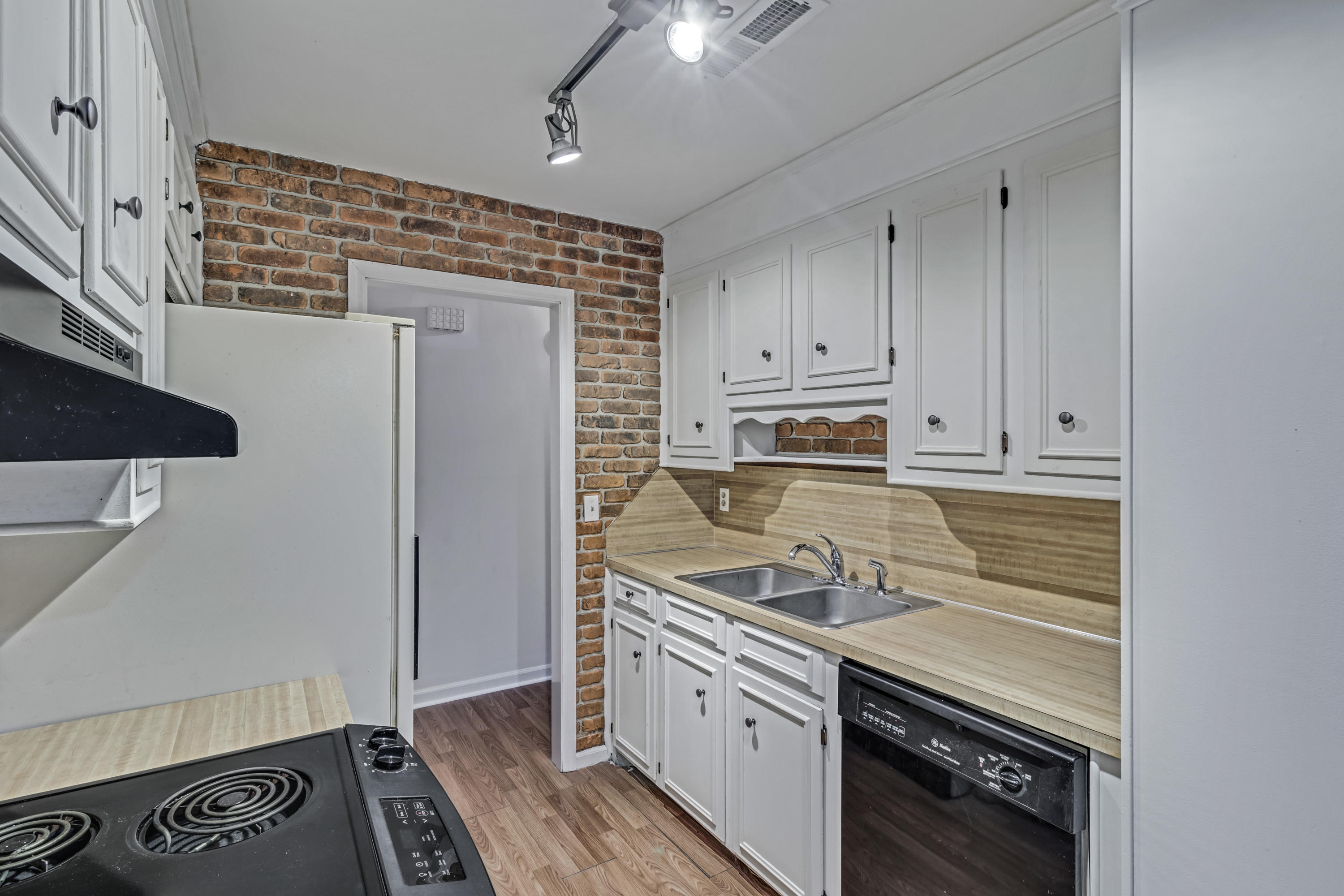 300 Kershaw Road Summerville, SC 29486 - Photo 33 of 34 36