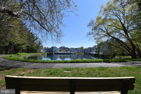 $375,000 | 3375 Lakeside View Drive, Unit 191, Falls Church, VA 22041