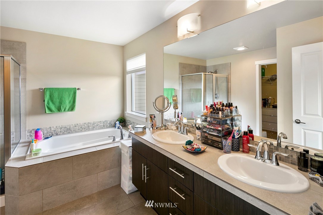 17507 Meridian Place West Bothell, WA 98012 - Photo 17 of 26 Gallery Image 17