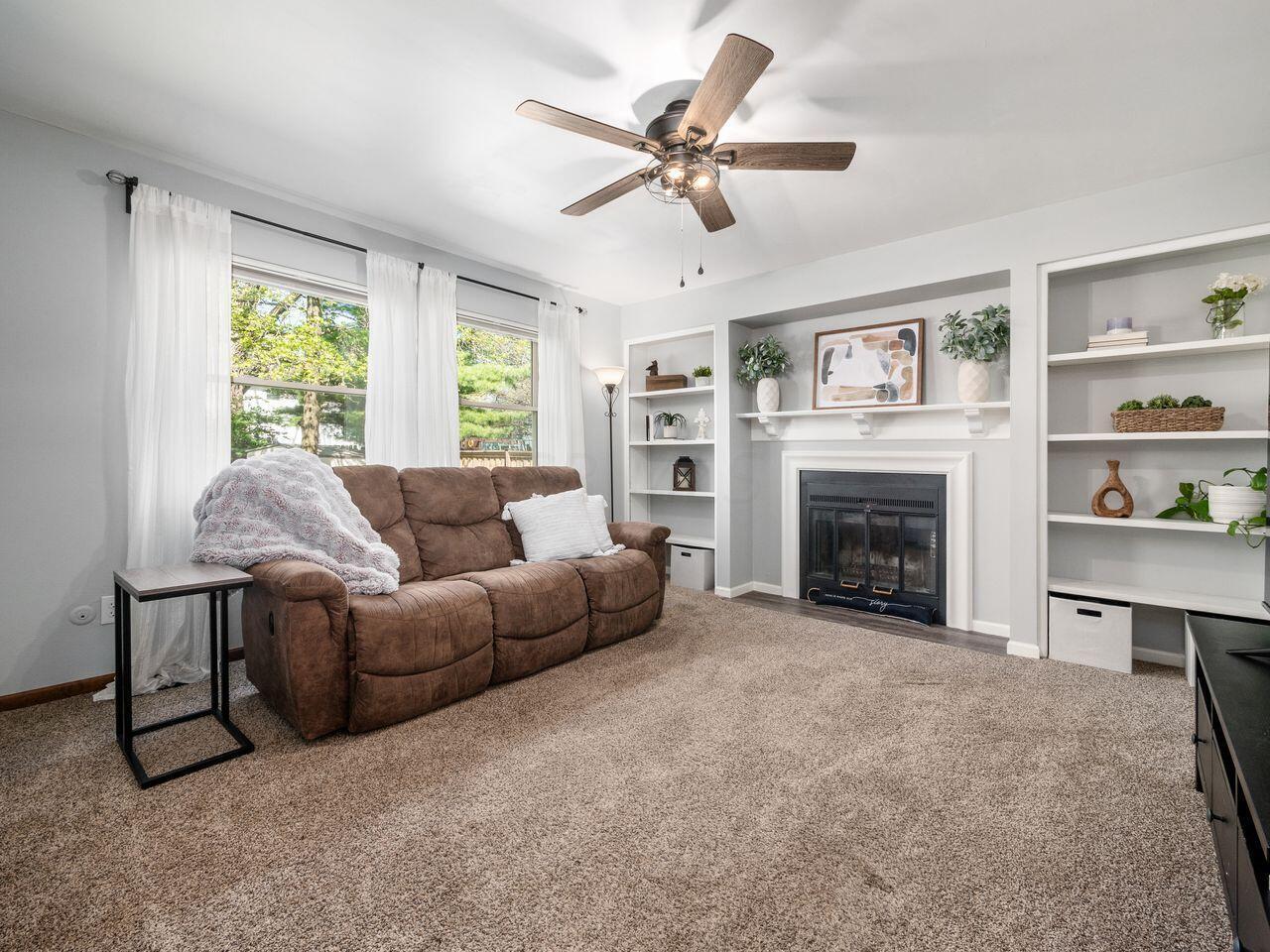 5861 Ravine View Court Columbus, OH 43231 - Photo 21 of 42 Built-ins