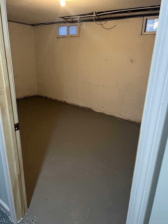 72 Clement Street Springfield, MA 01118 - Photo 29 of 36 a view of a small room