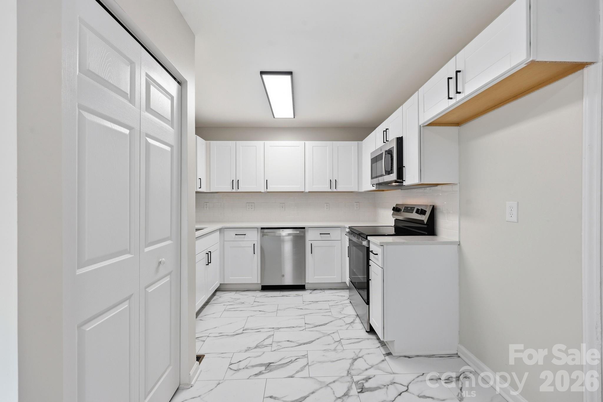 9430 Trinity Road Charlotte, NC 28216 - Photo 11 of 39 Gallery Image 11