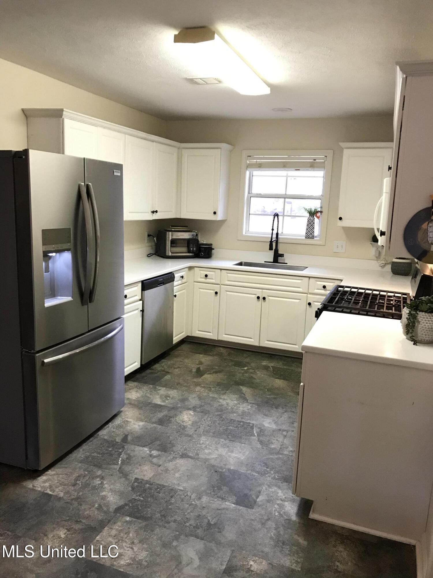 311 Longleaf Drive Flowood, MS 39232 - Photo 7 of 21 9D5959AB-1109-4324-B9E1-513082172A37