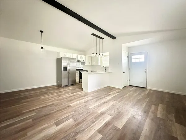 $1,700 | 4933 Curzon Avenue, Fort Worth, TX 76107