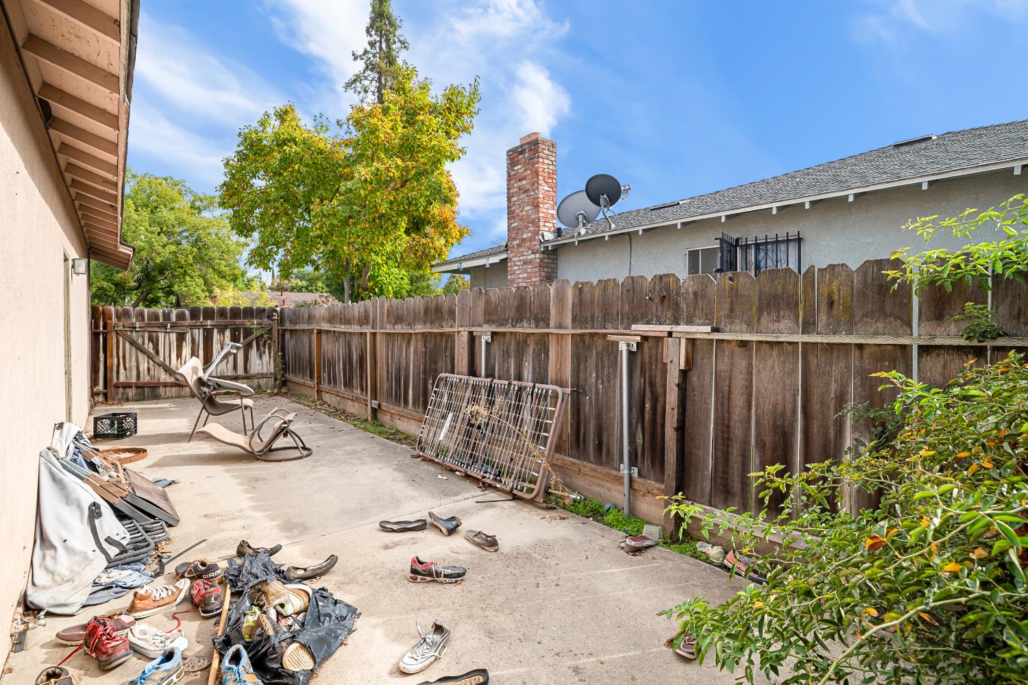 3141 Lisa Drive Modesto, CA 95350 - Photo 29 of 29 a view of a chair and table in the backyard