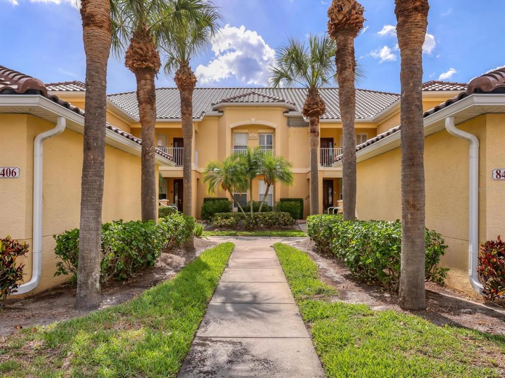 8406 Wethersfield Run, Unit 104 Lakewood Ranch, FL 34202 - Photo 4 of 48