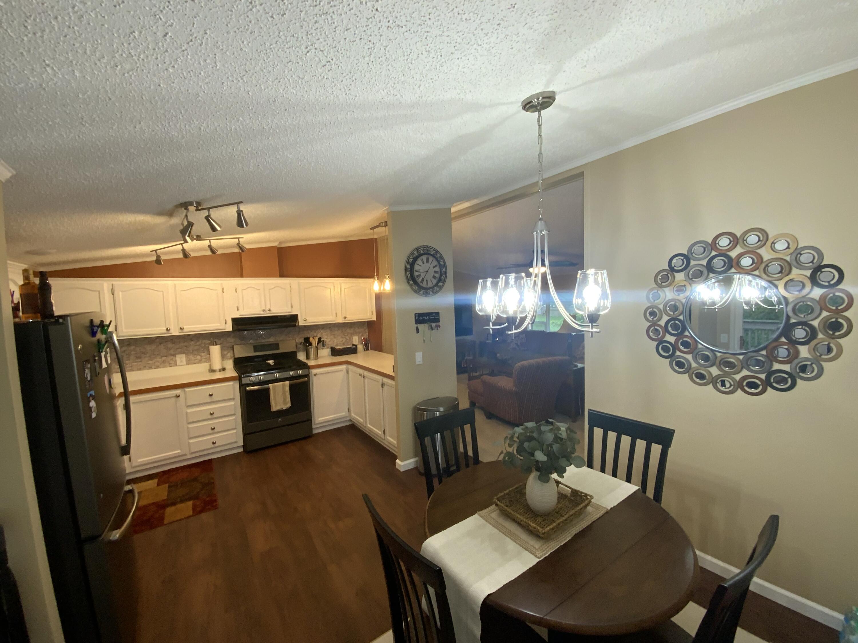 3840 Jarrow Street Jackson, MI 49201 - Photo 4 of 10 IMG_1028