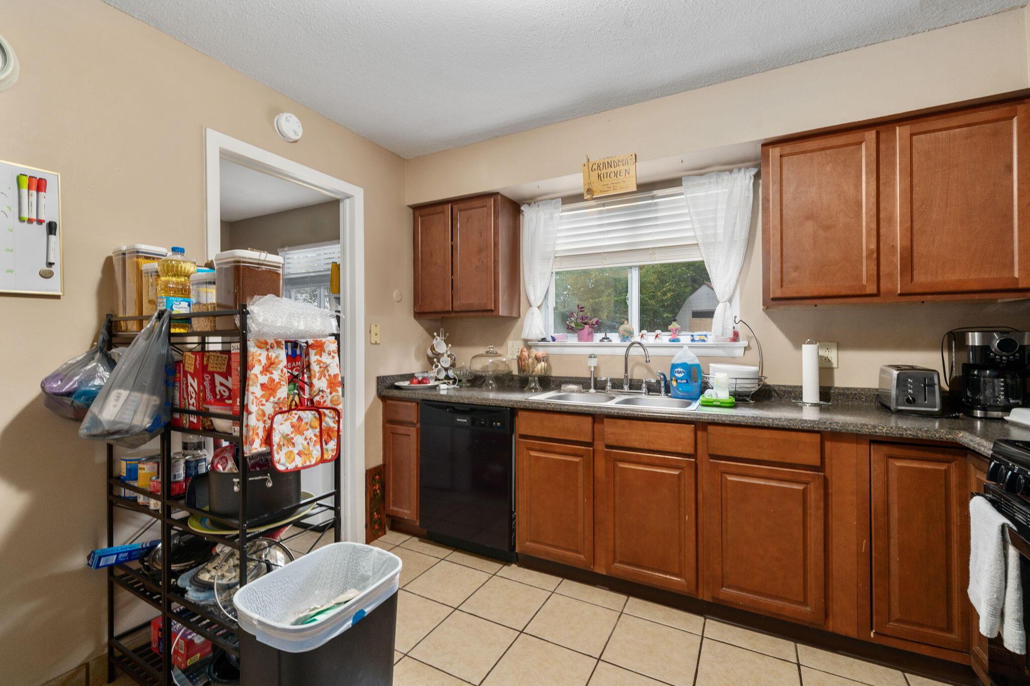 2446 Ilene Road Columbus, OH 43232 - Photo 12 of 22 6-web-or-mls-DSC07603-Edit