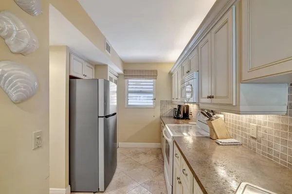 $6,000 | 1555 Northeast Ocean Boulevard, Unit 402, Jensen Beach, FL 34957