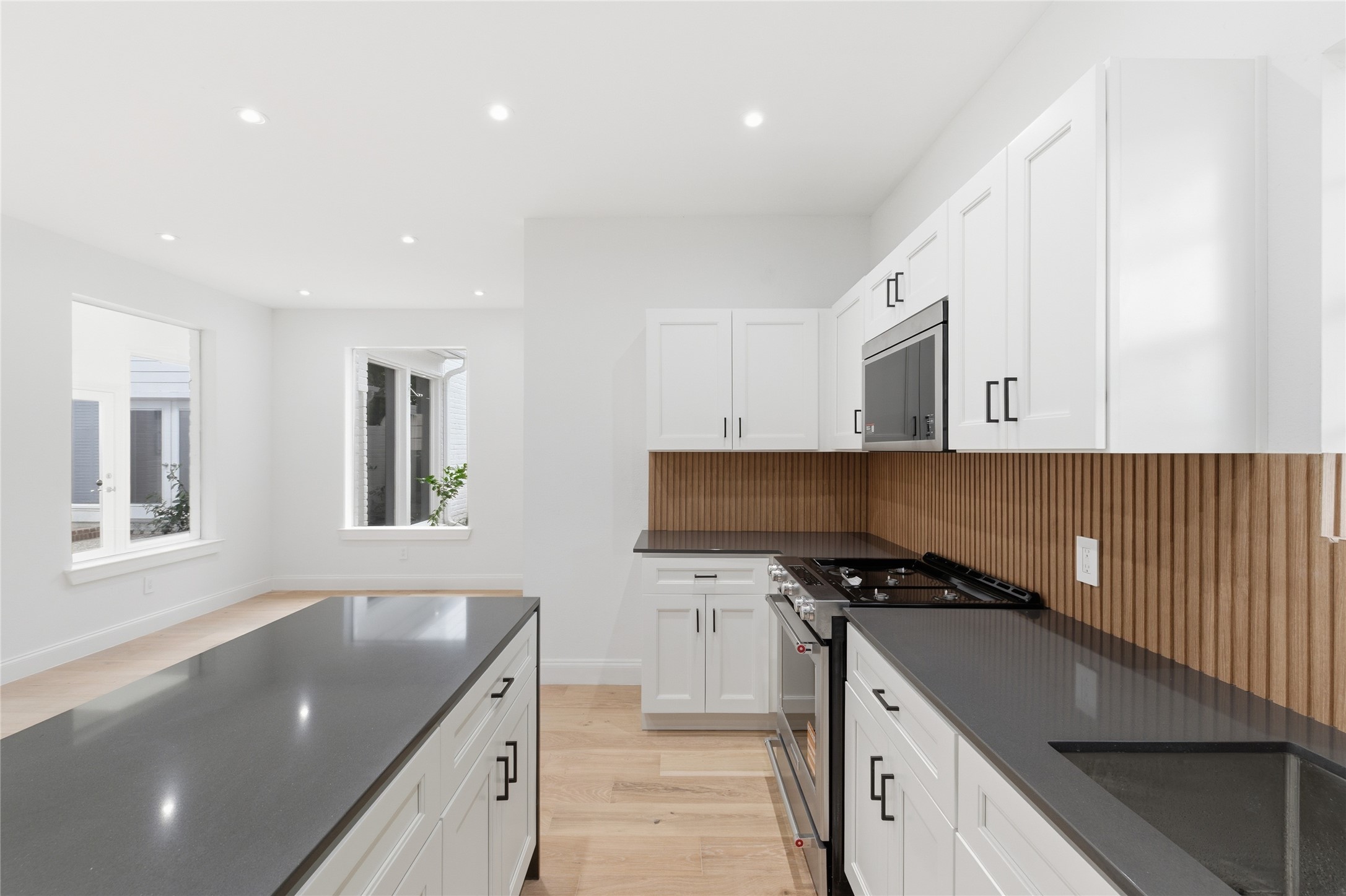 15827 Foxgate Road Houston, TX 77079 - Photo 10 of 37