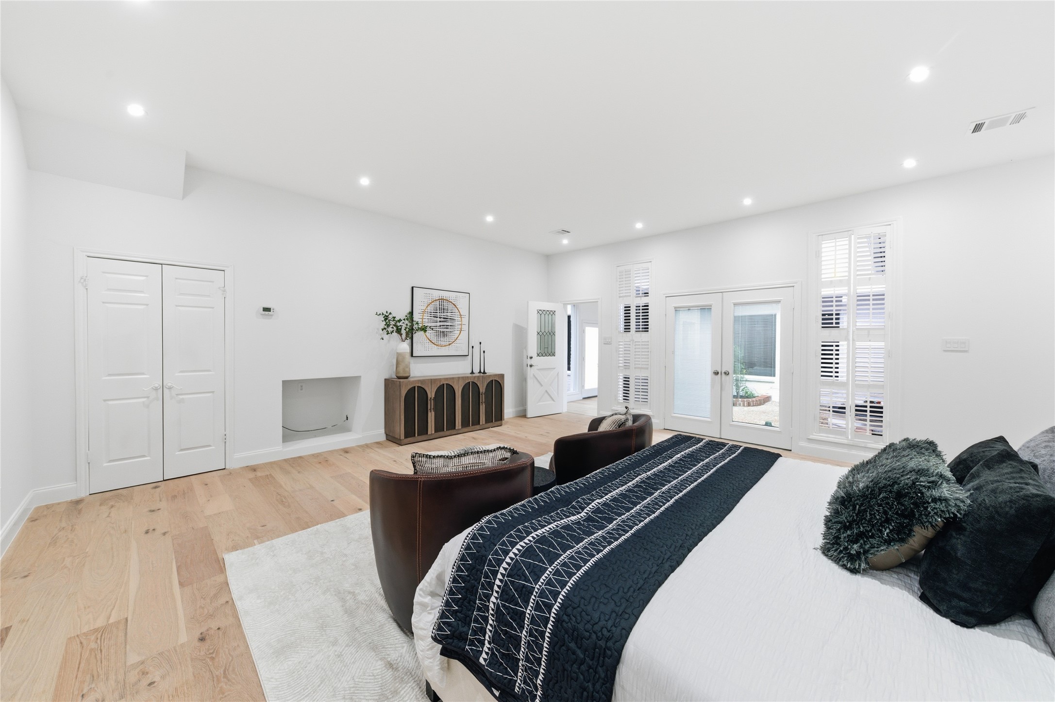 15827 Foxgate Road Houston, TX 77079 - Photo 18 of 37 Secondary view of the primary suite showcasing generous floor space, natural sunlight, and private courtyard access. Huge room with multiple layout options for seating and storage