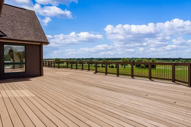a black and white photo of a living room