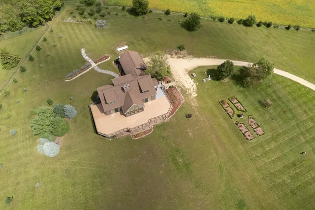 $899,000 | 14949 Saunders Road, Pecatonica, IL 61063