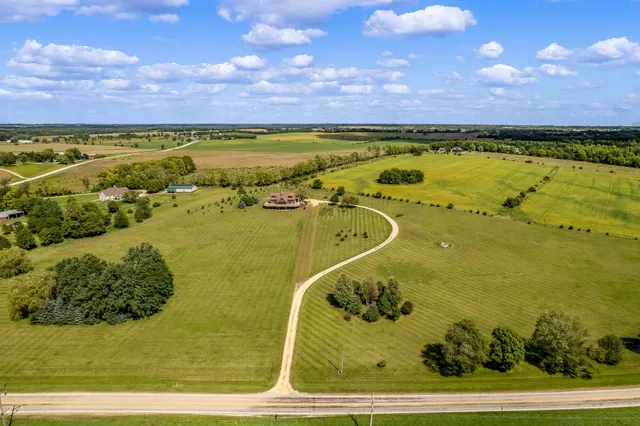 $899,000 | 14949 Saunders Road, Pecatonica, IL 61063