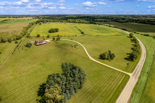$899,000 | 14949 Saunders Road, Pecatonica, IL 61063