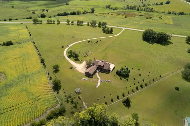 $899,000 | 14949 Saunders Road, Pecatonica, IL 61063