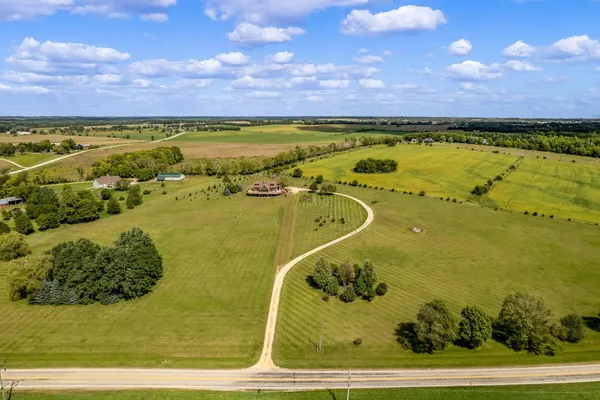 $899,000 | 14949 Saunders Road, Pecatonica, IL 61063