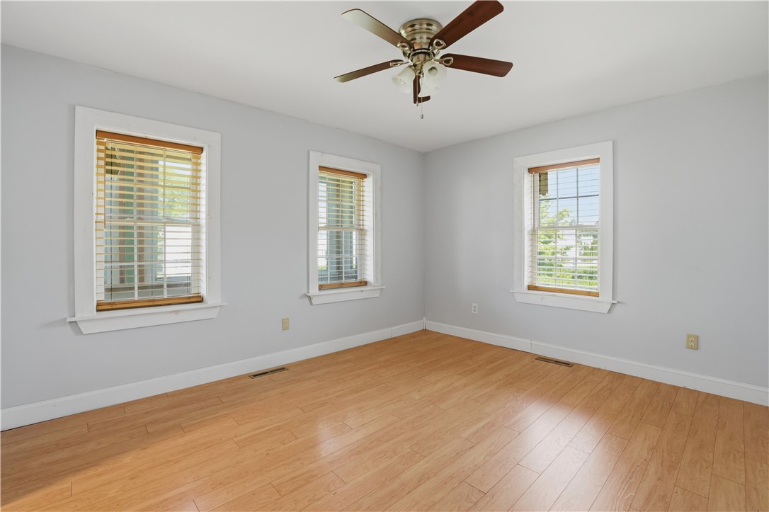 10 Hobart Street Westerly, RI 02891 - Photo 11 of 44