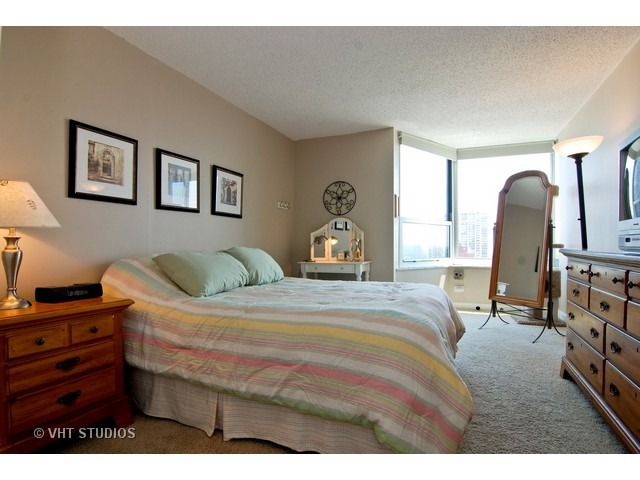 720 West Gordon Terrace, Unit 18N Chicago, IL 60613 - Photo 5 of 8