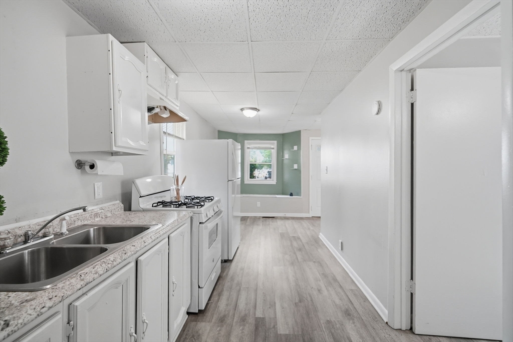 540 Armory Street Springfield, MA 01104 - Photo 7 of 28