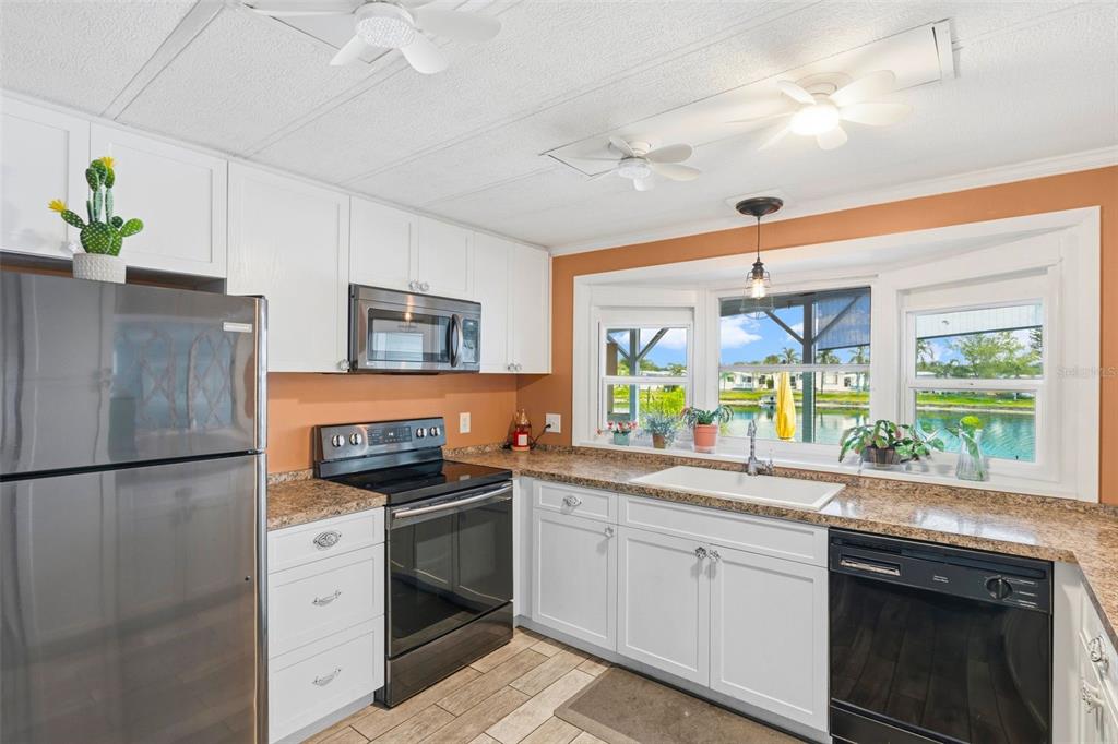 970 Jolanda Circle Venice, FL 34285 - Photo 3 of 34 a kitchen with a sink stove and refrigerator