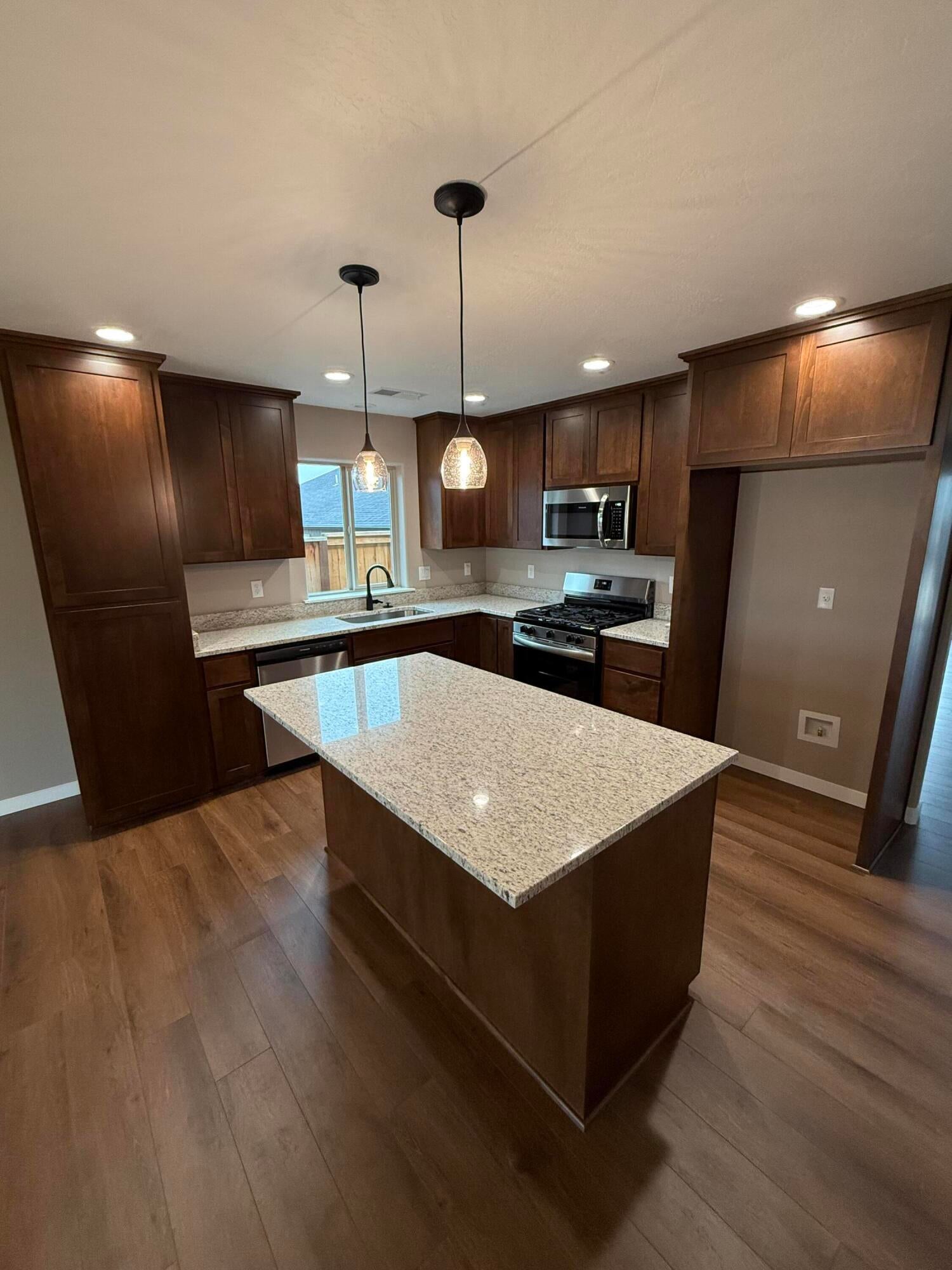 3738 Springbrook Road Medford, OR 97504 - Photo 22 of 29 IMG_1037