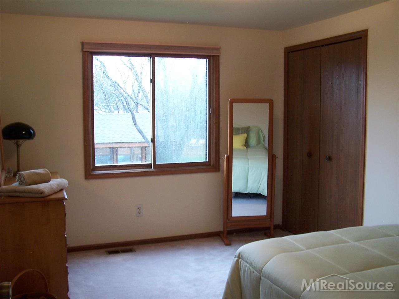 220 Bourbon Court Rochester, MI 48307 - Photo 23 of 28 31193081-22.JPG