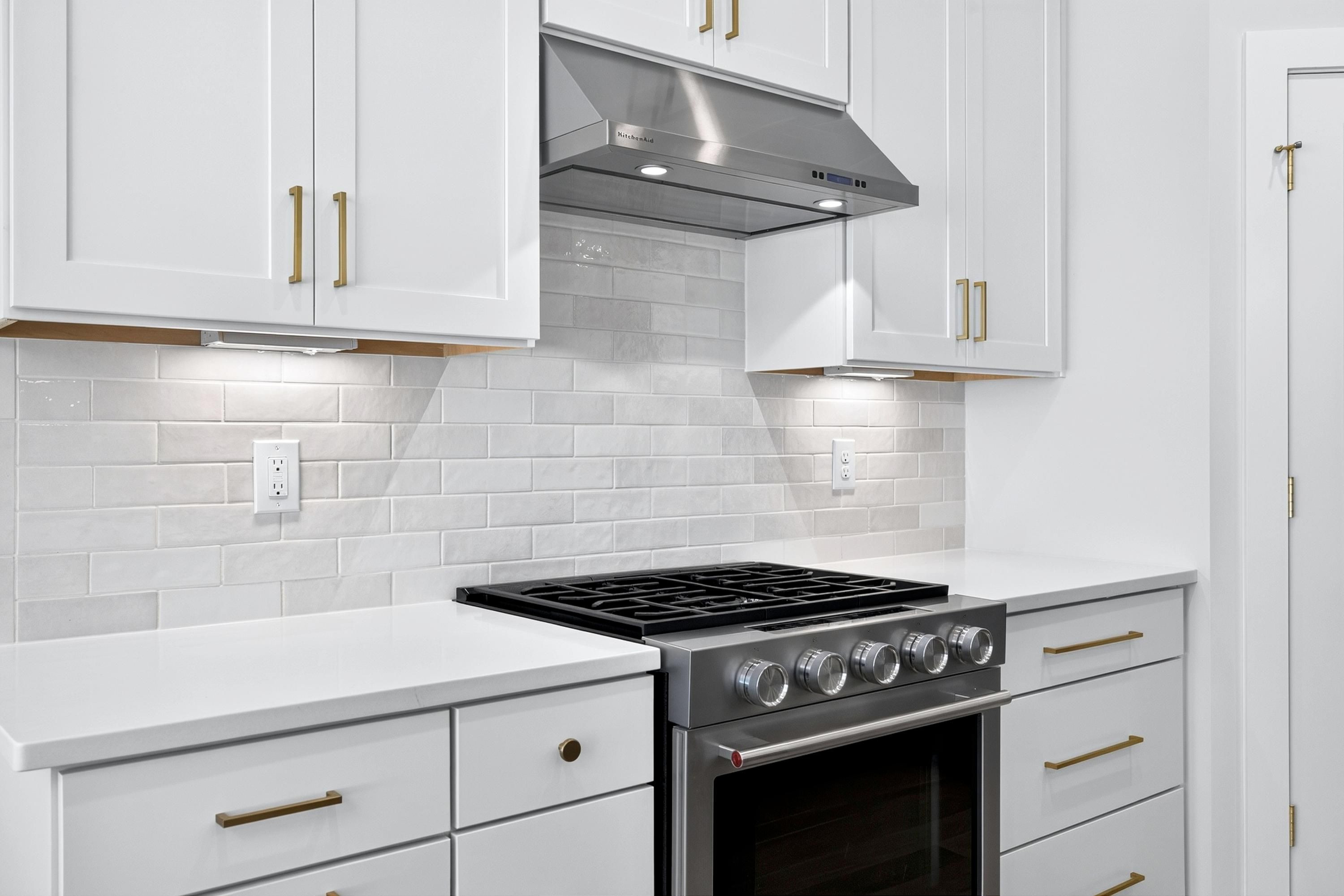 407 Chatham View Road Cary, NC 27511 - Photo 22 of 77 Custom tile backsplash in kitchen